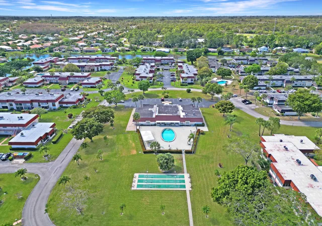 17th image of 12022 W Greenway Dr #206, Royal Palm Beach, FL 33411 | MLS# B26051856