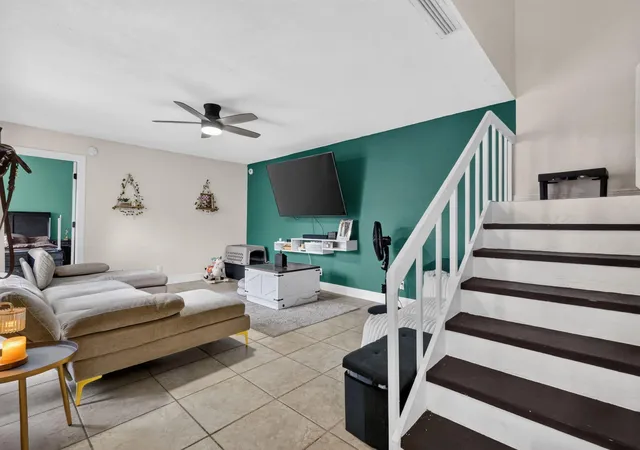 4th image of 1201 Waterview Cir #12a, Palm Springs, FL 33461 | MLS# B26051903