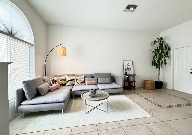 4th image of 639 Nw 130Th Wy, Pembroke Pines, FL 33028 | MLS# B26051904