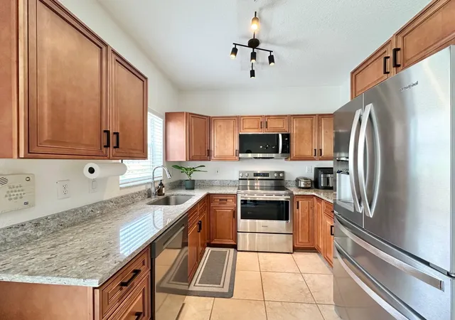 5th image of 639 Nw 130Th Wy, Pembroke Pines, FL 33028 | MLS# B26051904