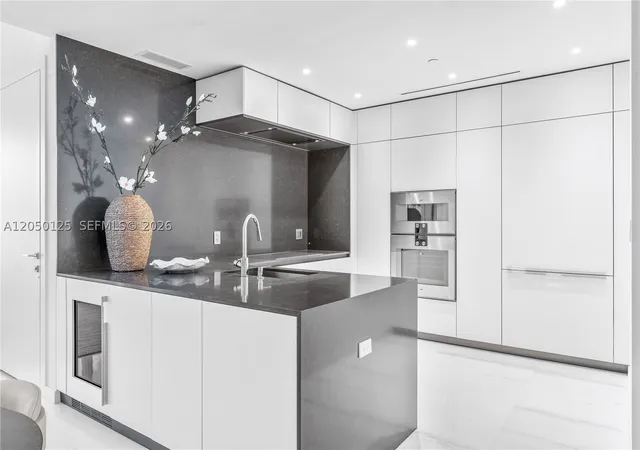 Photo 2 of Condo for sale at 300 Biscayne Blvd Way #4309, Miami, FL 33131 | MLS# A12050125 | Listing updated on 2026-10-06
