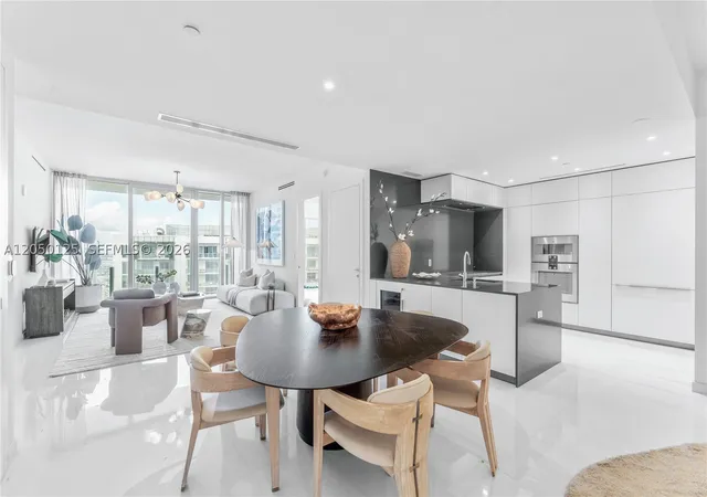 Photo 3 of Condo for sale at 300 Biscayne Blvd Way #4309, Miami, FL 33131 | MLS# A12050125 | Listing updated on 2026-10-06