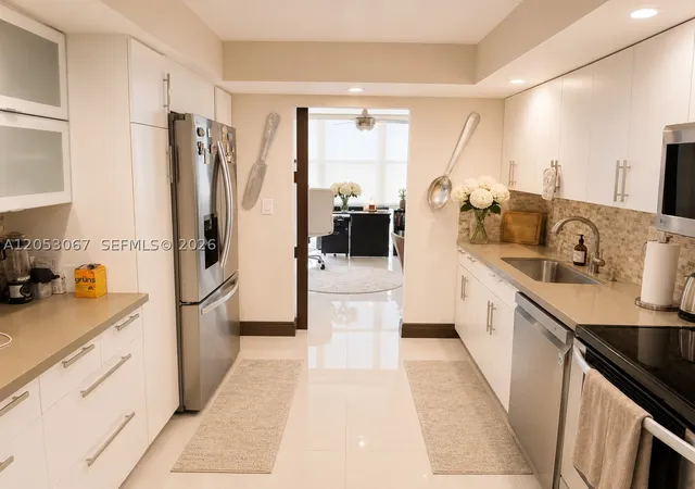 Photo 3 of Condo for sale at 1000 Parkview Dr #710, Hallandale Beach, FL 33009 | MLS# A12053067 | Listing updated on 2026-07-19