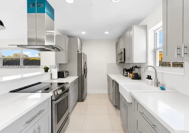 Photo 3 of Single family home for sale at 6441 Meade St, Hollywood, FL 33024 | MLS# A12053163 | Listing updated on 2026-08-24