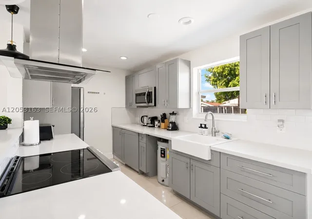 Photo 3 of Single family home for sale at 6441 Meade St, Hollywood, FL 33024 | MLS# A12053163 | Listing updated on 2026-08-24