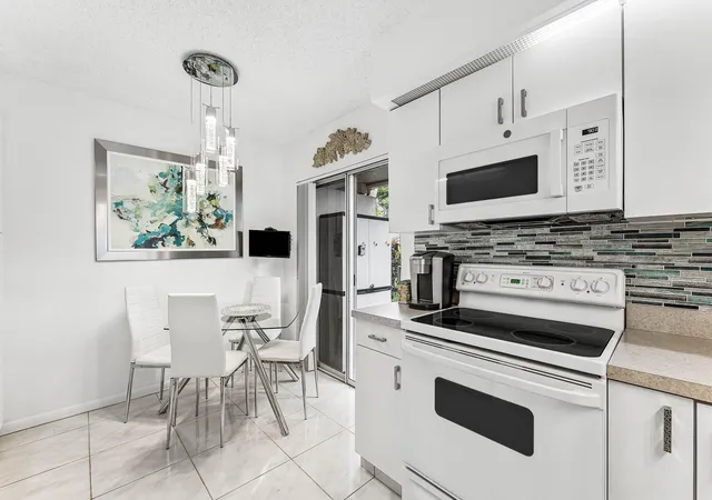2nd image of 14388 Emerald Lake Dr #2, Delray Beach, FL 33446 | MLS# B26052027