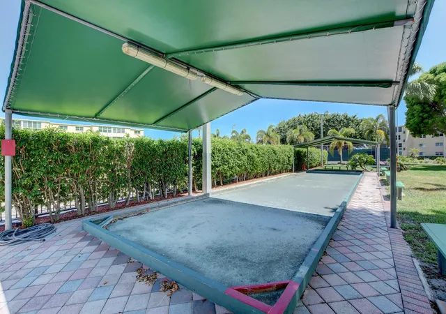 Homes for sale in Boynton Beach, FL | 300 Ne 26th Avenue, Boynton Beach, FL 33435 | Houzeo