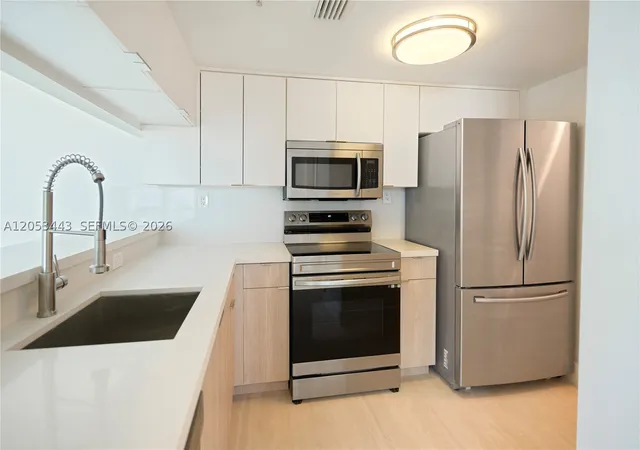 4th image of 650 West Ave #1404, Miami Beach, FL 33139 | MLS# A12053443