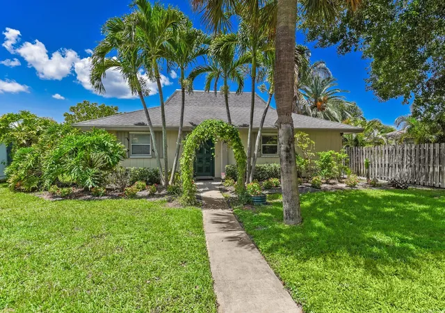 1st image of 322 Sw Indian Groves Dr, Stuart, FL 34994 | MLS# B26052334
