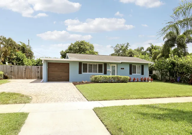 2nd image of 940 Dogwood Rd, North Palm Beach, FL 33408 | MLS# B26052526