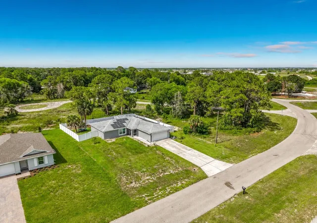 15th image of 5042 Se Tradewinds Cir, ,, FL 33935 | MLS# B26052580