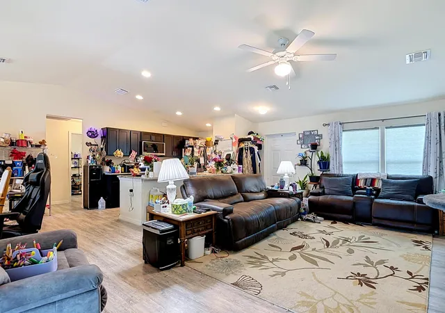 2nd image of 5042 Se Tradewinds Cir, ,, FL 33935 | MLS# B26052580