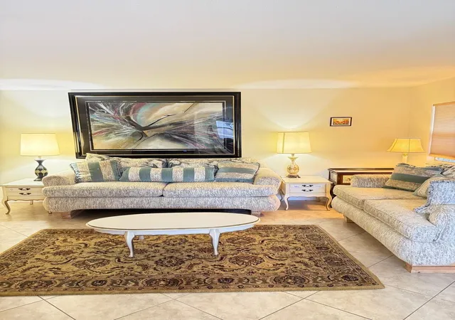 3rd image of 276 Saxony Cir, Delray Beach, FL 33446 | MLS# B26052653