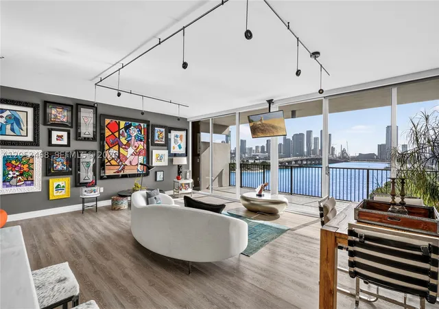3rd image of 1000 Venetian Way #810, Miami Beach, FL 33139 | MLS# A12053468