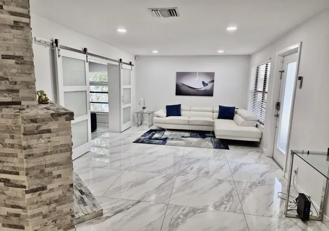 3rd image of 1029 Omar Rd, West Palm Beach, FL 33405 | MLS# B26052727