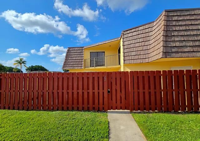 2nd image of 22 Springdale Cir, Palm Springs, FL 33461 | MLS# B26052821
