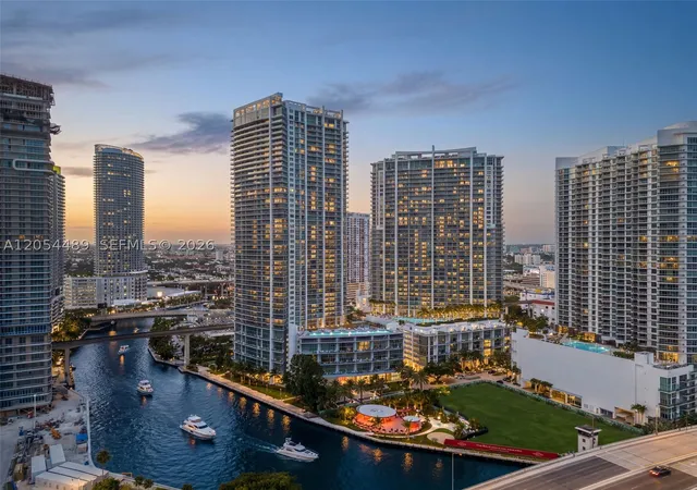 40th image of 90 Sw 3rd St #PH-12, Miami, FL 33130 | MLS# A12054489