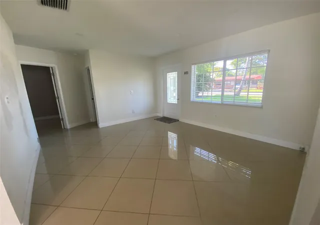 3rd image of 6325 Grant Ct, Hollywood, FL 33024 | MLS# B26052824