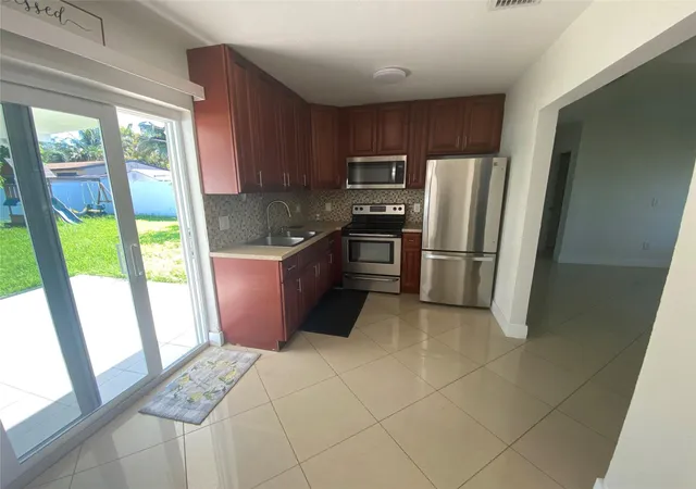 4th image of 6325 Grant Ct, Hollywood, FL 33024 | MLS# B26052824