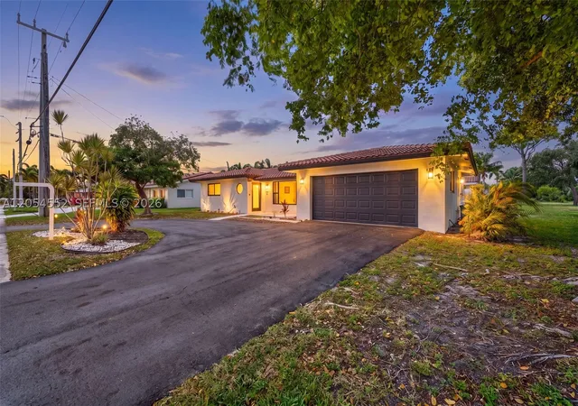 Photo 2 of Single family home for sale at 1109 Se 10th St, Deerfield Beach, FL 33441 | MLS# A12054552 | Listing updated on 2026-10-09