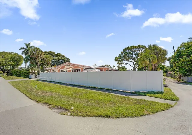 33rd image of 3701 Mckinley St, Hollywood, FL 33021 | MLS# A12054642