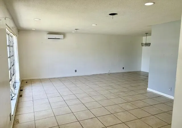 3rd image of 5371 Ne 17Th Ter, Fort Lauderdale, FL 33334 | MLS# B26052957