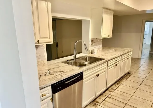 5th image of 5371 Ne 17Th Ter, Fort Lauderdale, FL 33334 | MLS# B26052957