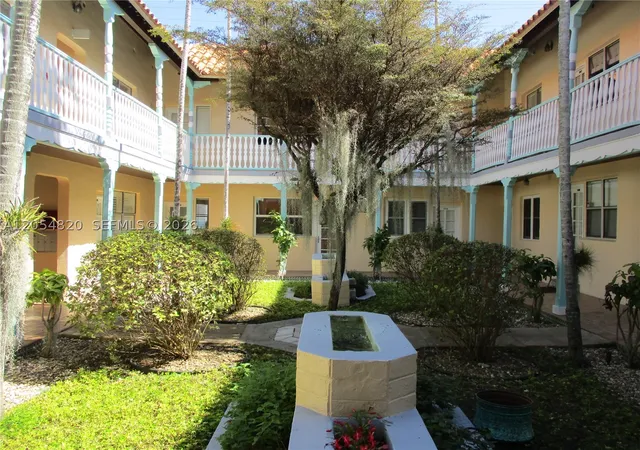 2nd image of 736 13Th St, Miami Beach, FL 33139