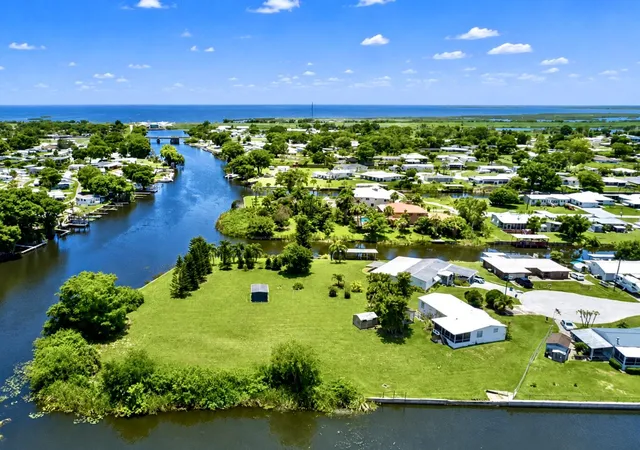 2nd image of 2717 Se 32nd St, Okeechobee, FL 34974 | MLS# B26053093