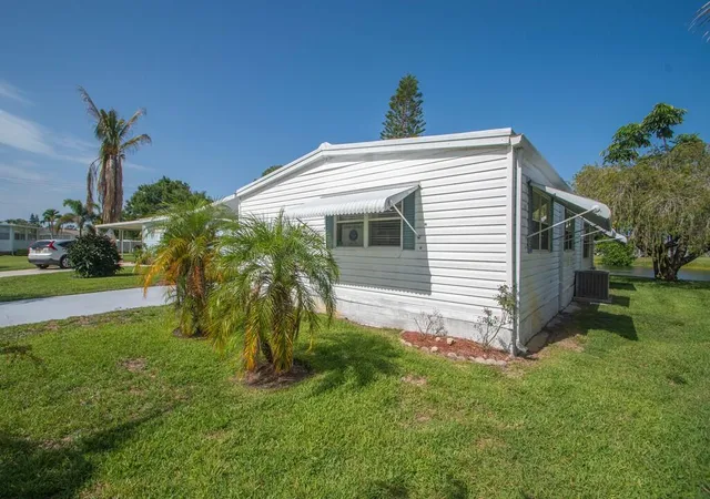 4th image of 42 Village Ln, Jensen Beach, FL 34957 | MLS# B26053178