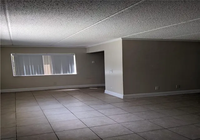 2nd image of 401 Meadows Cir, Boynton Beach, FL 33436 | MLS# B26053197