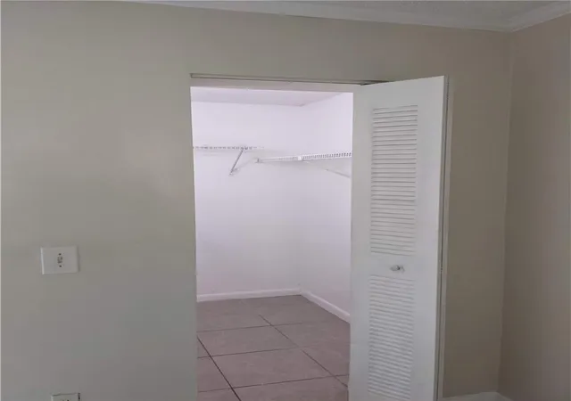 4th image of 401 Meadows Cir, Boynton Beach, FL 33436 | MLS# B26053197