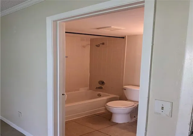 5th image of 401 Meadows Cir, Boynton Beach, FL 33436 | MLS# B26053197