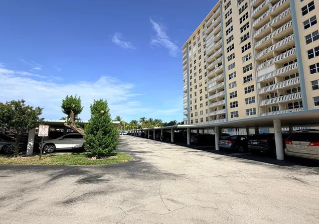 2nd image of 305 N Pompano Bch Blvd, Pompano Beach, FL 33062