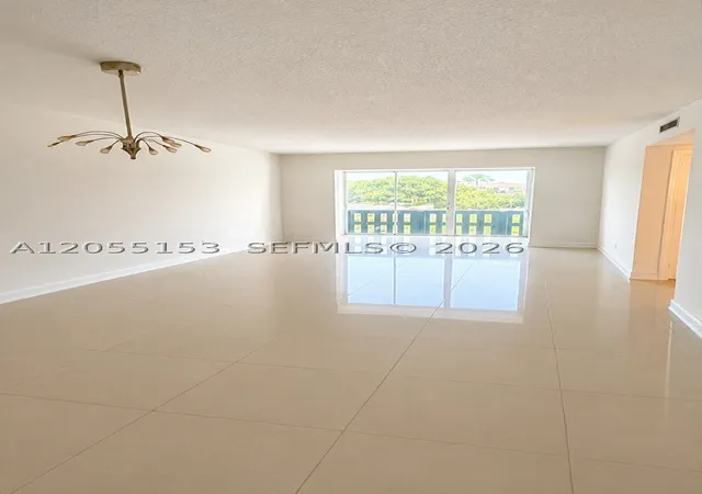 3rd image of 4001 Hillcrest Dr #614, Hollywood, FL 33021 | MLS# A12055153