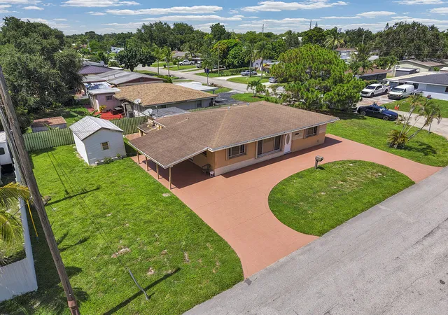 4th image of 2100 N 57Th Ave, Hollywood, FL 33021 | MLS# B26053296