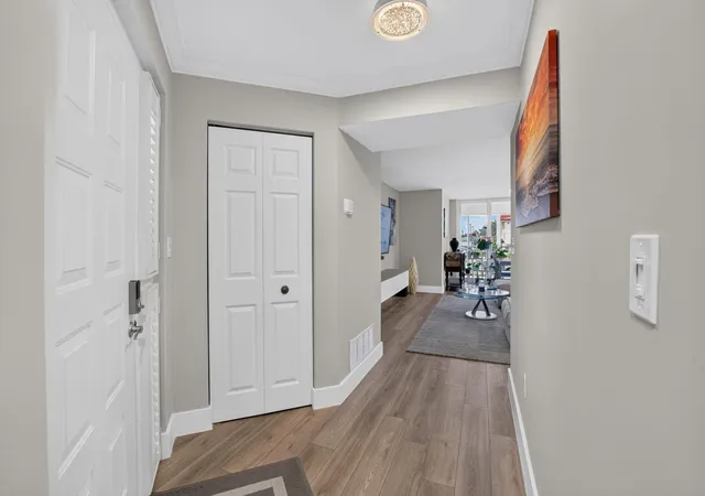 4th image of 104 Half Moon Cir, Hypoluxo, FL 33462
