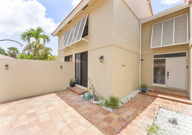 Homes for sale in Palm Beach Gardens, FL | 119 Old Meadow Wy, Palm Beach Gardens, FL 33418 | MLS# B26053358