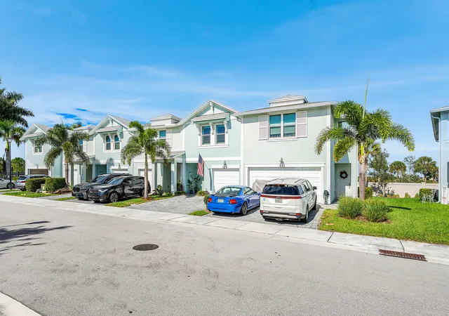 4th image of 329 Se Halifax Ln, Stuart, FL 34994 | MLS# B26053415