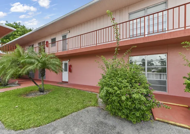 22nd image of 22 Golfs Edge D, West Palm Beach, FL 33417 | MLS# B26053441