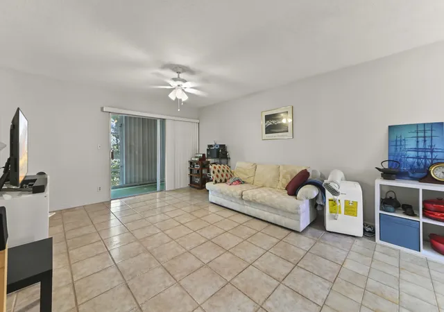 5th image of 22 Golfs Edge D, West Palm Beach, FL 33417 | MLS# B26053441