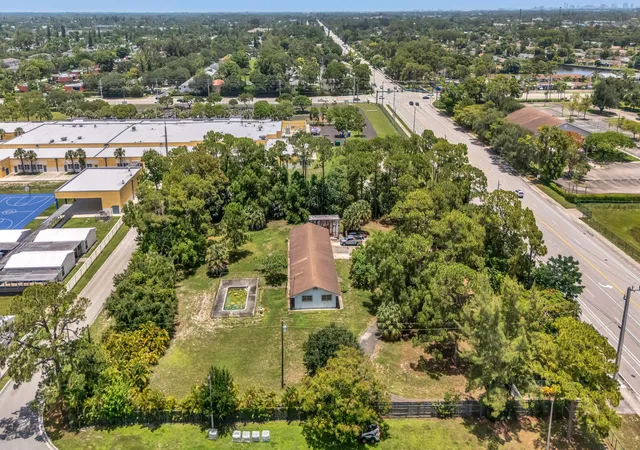 10th image of 4899 S Haverhill Rd, Lake Worth, FL 33463 | MLS# B26053449