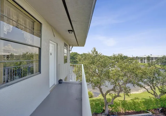 3rd image of 1524 Whitehall Dr #406, Davie, FL 33324 | MLS# B26053485