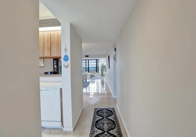 4th image of 1524 Whitehall Dr #406, Davie, FL 33324 | MLS# B26053485