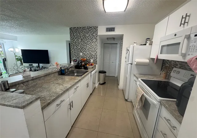Listing Photo 4 - Condo for sale at Royal Palm Place, Unit 206 10610 Sw 158Th Ct, Royal Palm Place, Miami, FL 33196 | Built Year: 1990-1999