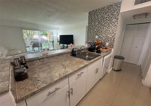 Listing Photo 5 - Condo for sale at Royal Palm Place, Unit 206 10610 Sw 158Th Ct, Royal Palm Place, Miami, FL 33196 | Built Year: 1990-1999