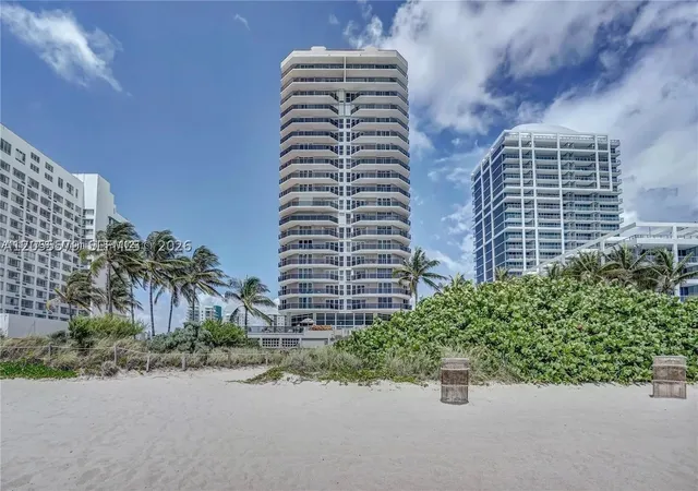 2nd image of 6767 Collins #901, Miami Beach, FL 33141 | MLS# A12055579