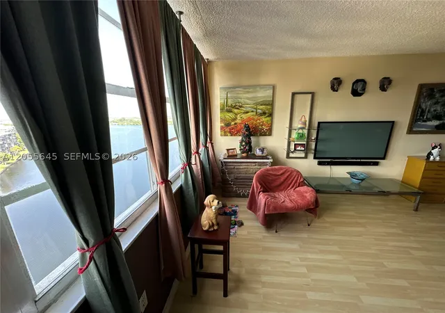 Listing Photo 5 - Condo for sale in Buckley Towers located at 1301 Ne Miami Gdns Dr, Miami, FL 33179 - Unit #1403W