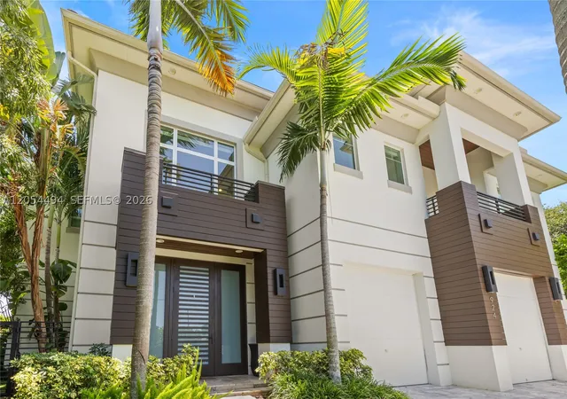 1st image of 924 Evergreen Dr, Delray Beach, FL 33483 | MLS# A12054494