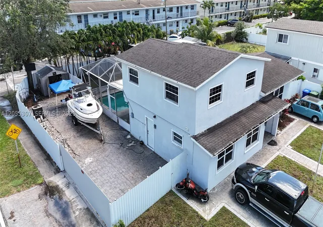 Photo 3 of Single family home for sale at 7400 Nw 1st Ct, Pembroke Pines, FL 33024 | MLS# A12055307 | Listing updated on 2026-10-01